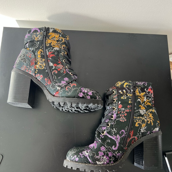 Diba Embroidered Floral Tapestry Ankle Boots | Lace Up Zip | Size 6 - Picture 3 of 11